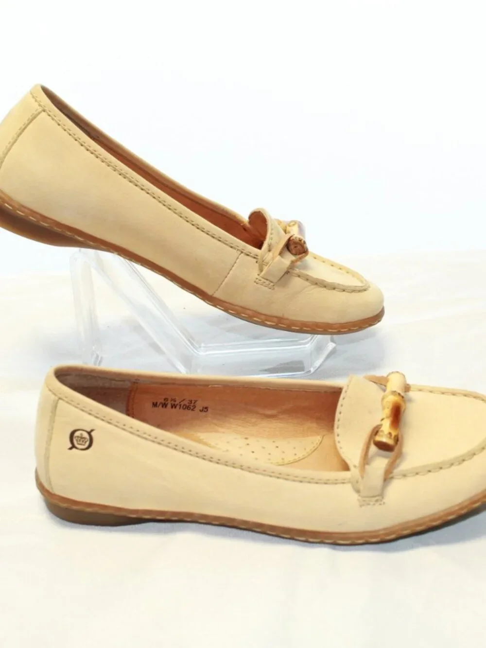 Born Size 6.5 Tan Leather Bamboo Bit Rubber Sole Comfort Moc Loafers - W1062